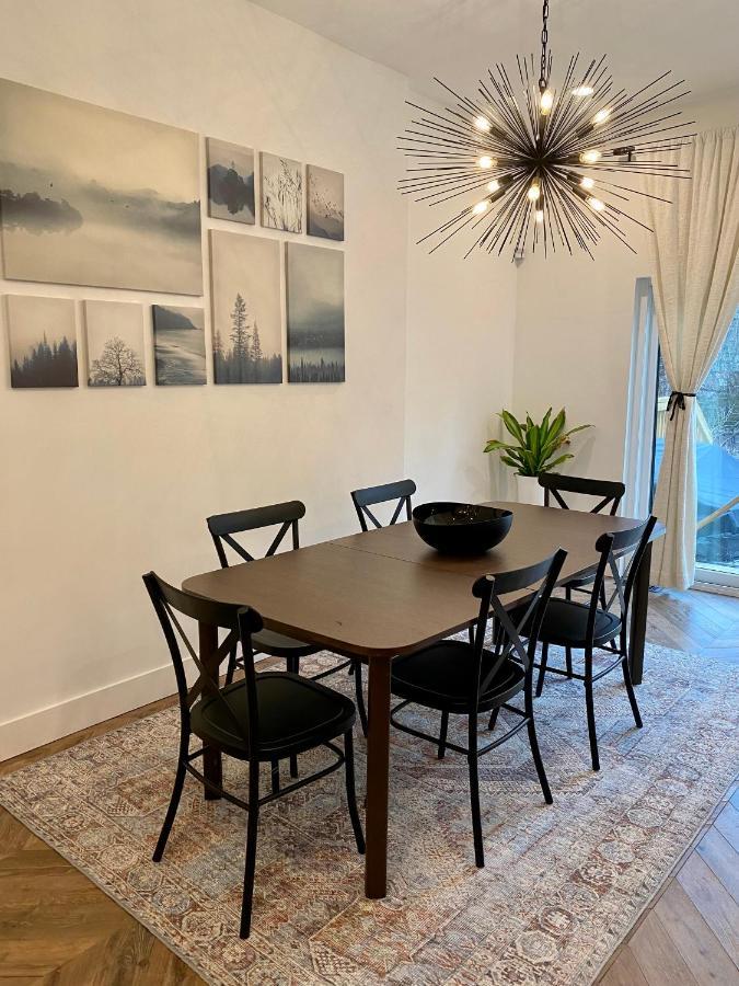 Newly Renovated Victorian Gem Perfect Space For Family Vacations! Pittsburgh Exterior photo