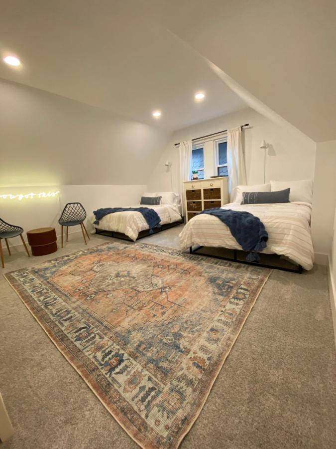 Newly Renovated Victorian Gem Perfect Space For Family Vacations! Pittsburgh Exterior photo